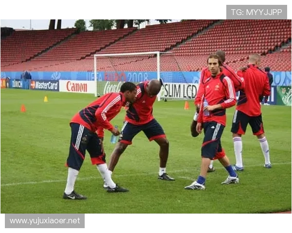 谁的造型最时尚?法国队球员们抵达国家队基地 谁的造型最时尚?法国队球员们抵达国家队基地